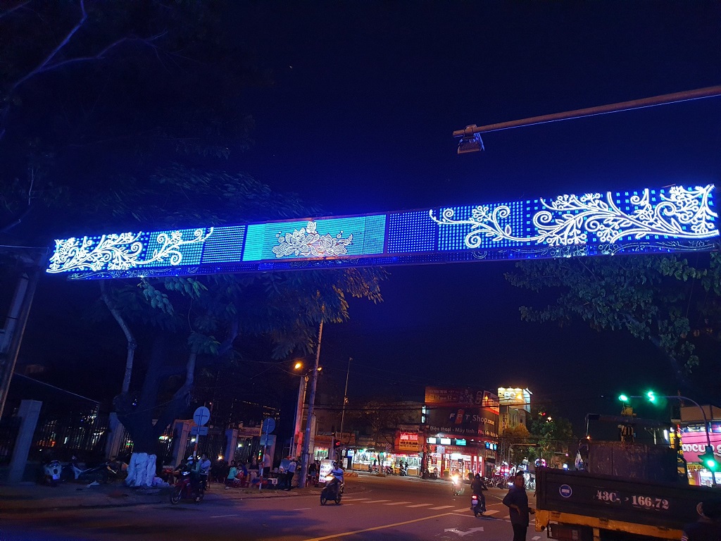 www.sonet.vn,led trang tri duong pho, hoa van trang tri led,cổng chào led,led da nang, khung trang tri led, cong chao led,led trang trí đà nẵng, khung trang tri ngang duong,bang hieu led,chu noi led,man hinh led
